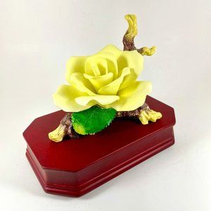 YunSheng vintage ceramic yellow rose music box plays "The Rose".